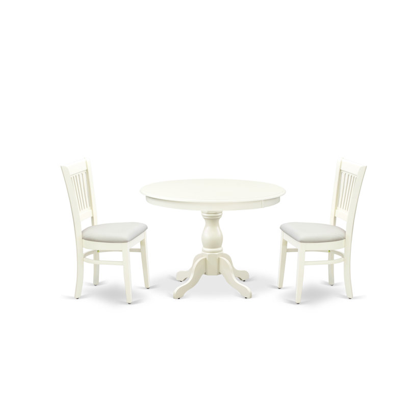 L'ensemble de salle à manger 3 pièces comprend une table de salle à manger ronde avec piédestal et 2 chaises en tissu de lin, blanc lin