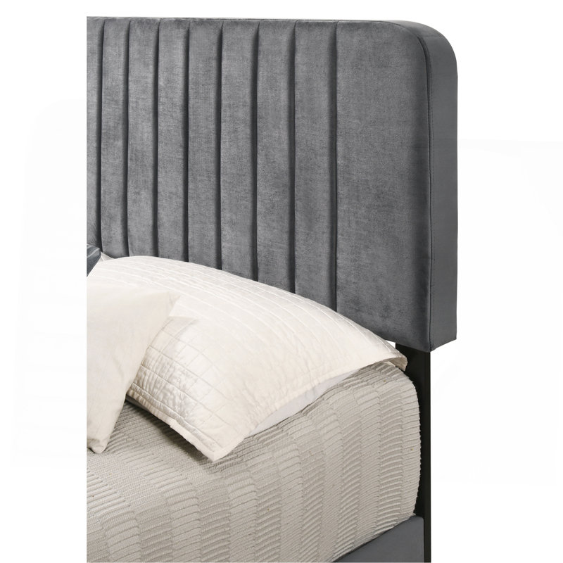 Grand lit contemporain gris pour plus de confort