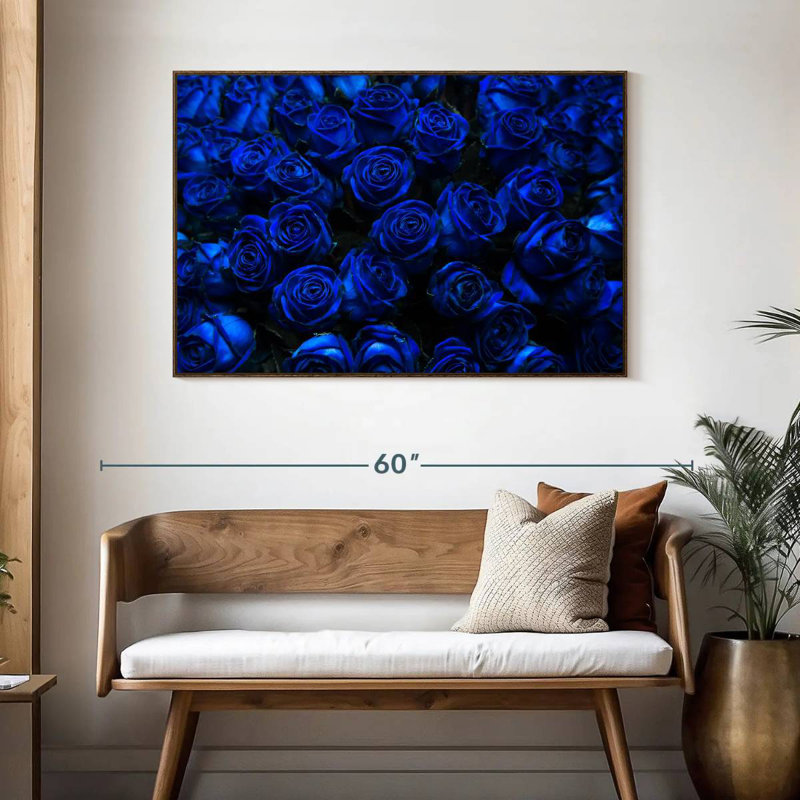 Roses bleues royales, 46 po x 31 po, Cadre flottant noyer