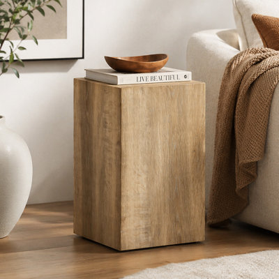 Rehaussez votre espace de vie avec cette table basse moderne en panneau de fibres à densité moyenne qui met en valeur des motifs de texture de bois clair et doux. Il se caractérise par un design élégant. 12 * 12 * 19,6, W1151P188001