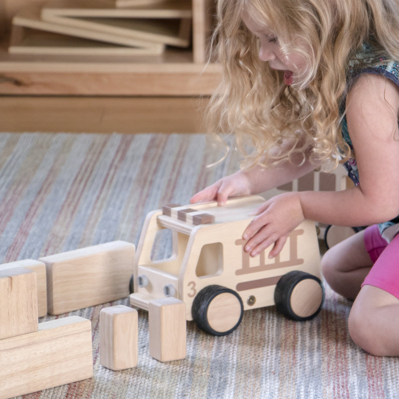 Camion de pompier en bois