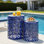 Ensemble de 2 tables d'appoint en métal 18 po avec découpes à volutes, tabouret de jardin industriel, mosaïque bleu cobalt