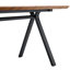 Minimalist Industrial Home ne propose que la table, pas de chaises.