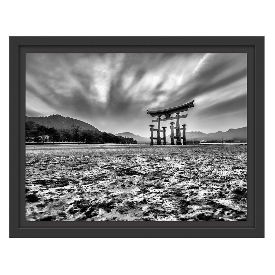 Gerahmtes Wandbild Torii in Hiroshima Japan