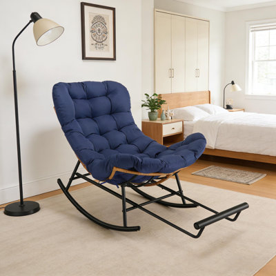 Chaise berçante avec repose-pieds, coussin épais amovible et structure en métal pour le salon de patio