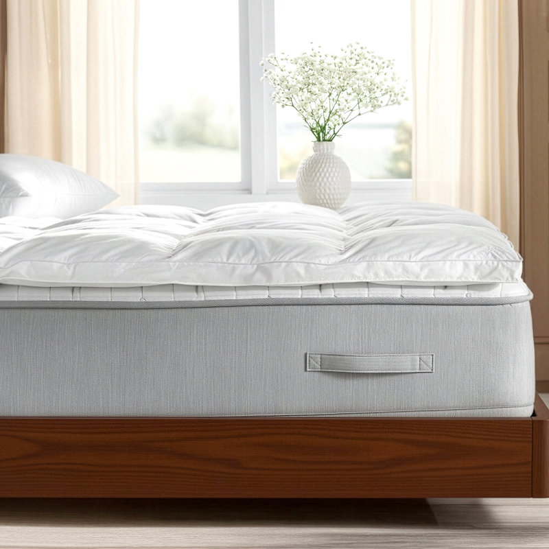 Surmatelas de 2 po en duvet synthétique hypoallergénique toutes saisons Benita, Grand lit