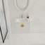 Meuble-lavabo de salle de bain mural de 24 po, blanc brillant, design moderne pour les petites salles de bain fixées au pouce. Salle de bain blanche à 2 portes. Lavabo en céramique. Contreplaqué. 2 poignées en métal doré et noir.-87948476-87948474