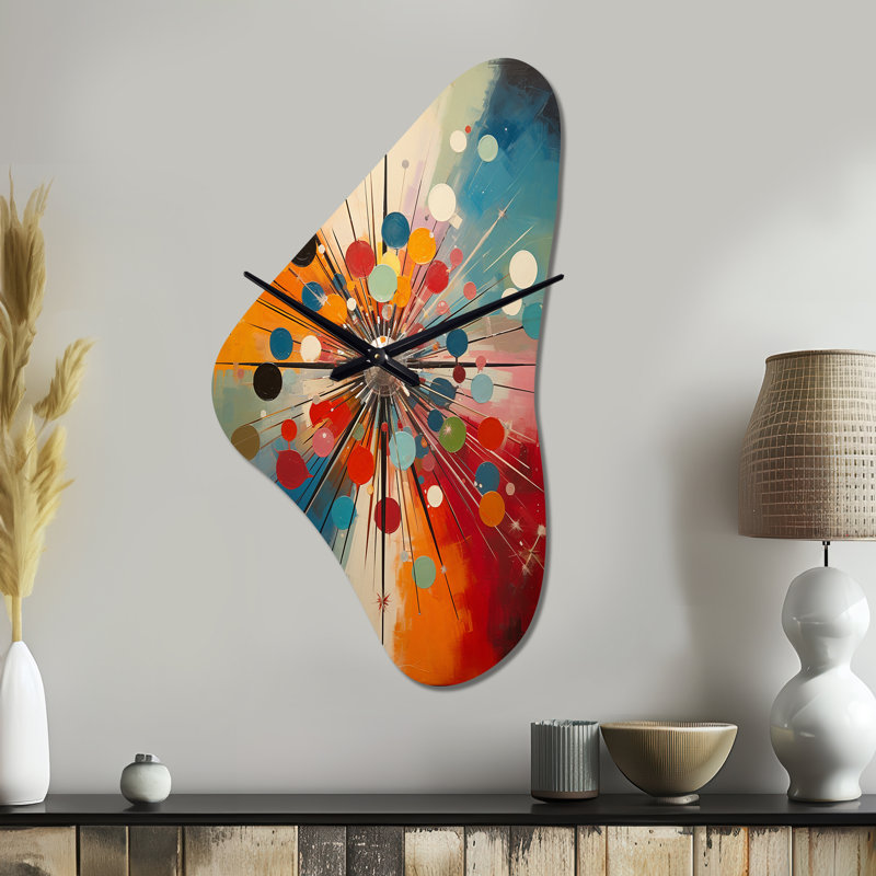 Horloge murale colorée en métal Mid Century, Médium