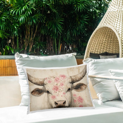 Coussin d'extérieur avec motif de fleurs de cerisier par Heidi Kuntz