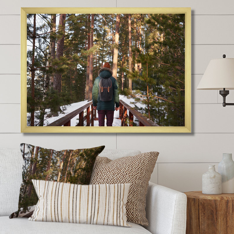 Randonnée dans la forêt d'hiver - Reproduction, H 16 po x l 32 po x P 1 po, Cadre doré simple