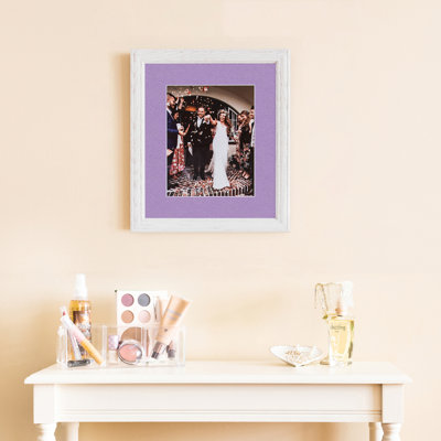 Cadre photo Arttoframes de 8 po x 8 po blanc cassé délavé sur bois de frêne avec passe-partout simple de 2 po disponible en plus de 60 couleurs, pour des photos de 8 po x 8 po avec le tapis ou des photos de 12 po x 12 po sans le tapis