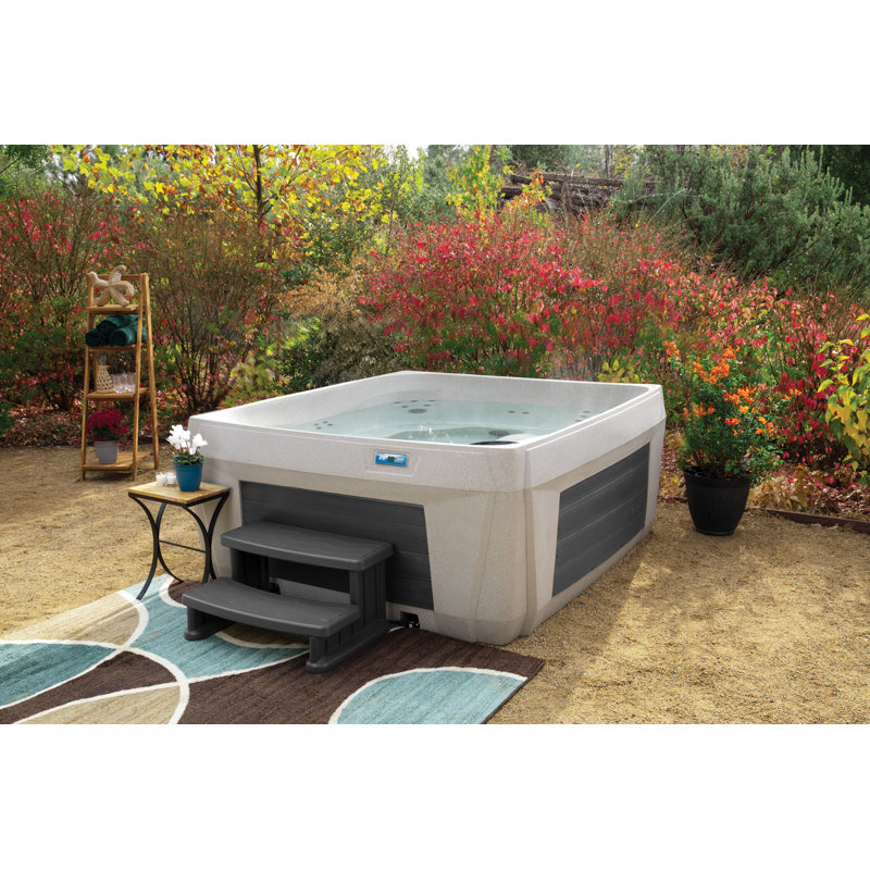 Spa Fidji nouveau pour 2025, méridienne 5 personnes, jet 60 SS, 230 V, véritable chauffe-eau en acier inoxydable, belle jupe en bois synthétique améliorée, ozone, cascade et éclairage DEL