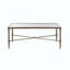 Table basse de salon moderne avec plateau rectangulaire en verre trempé et structure en métal nécessitant un assemblage