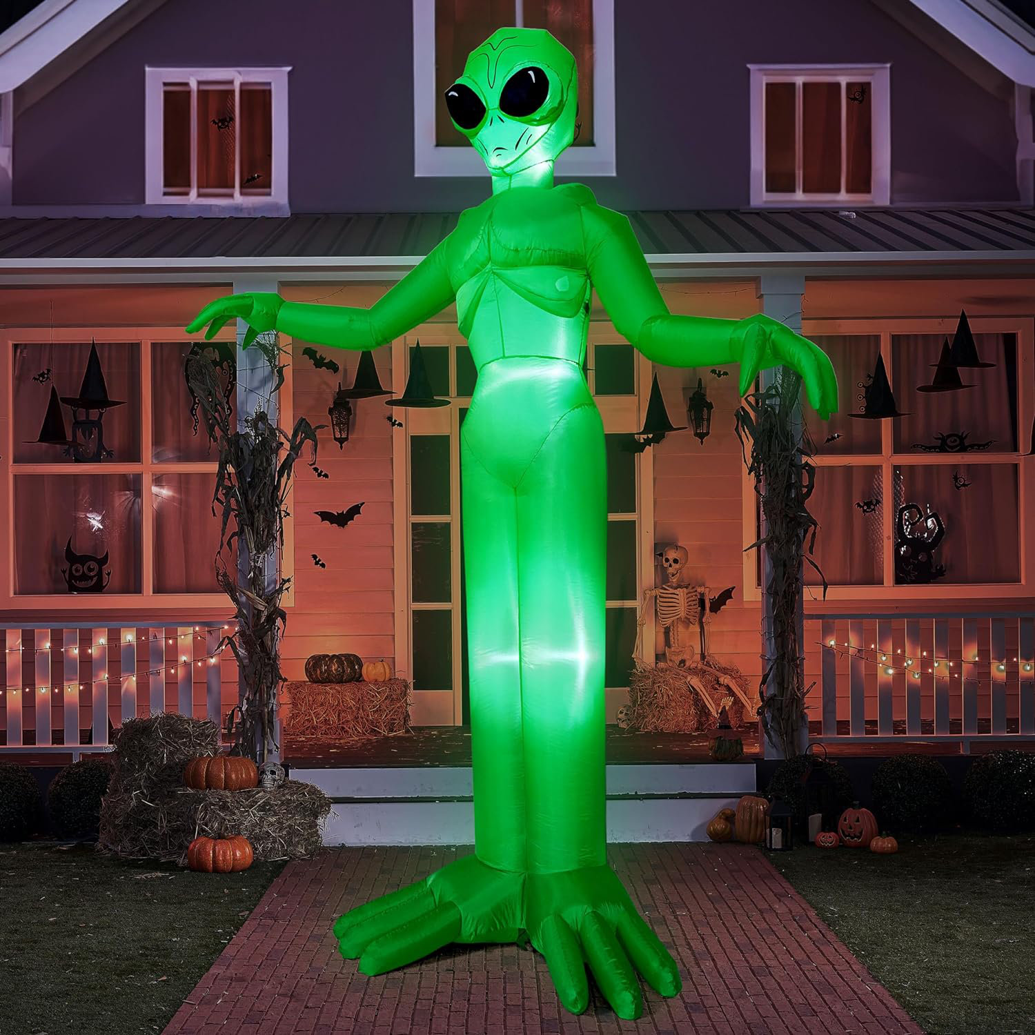 the-holiday-aisle-9-ft-tall-halloween-inflatable-decoration-outside