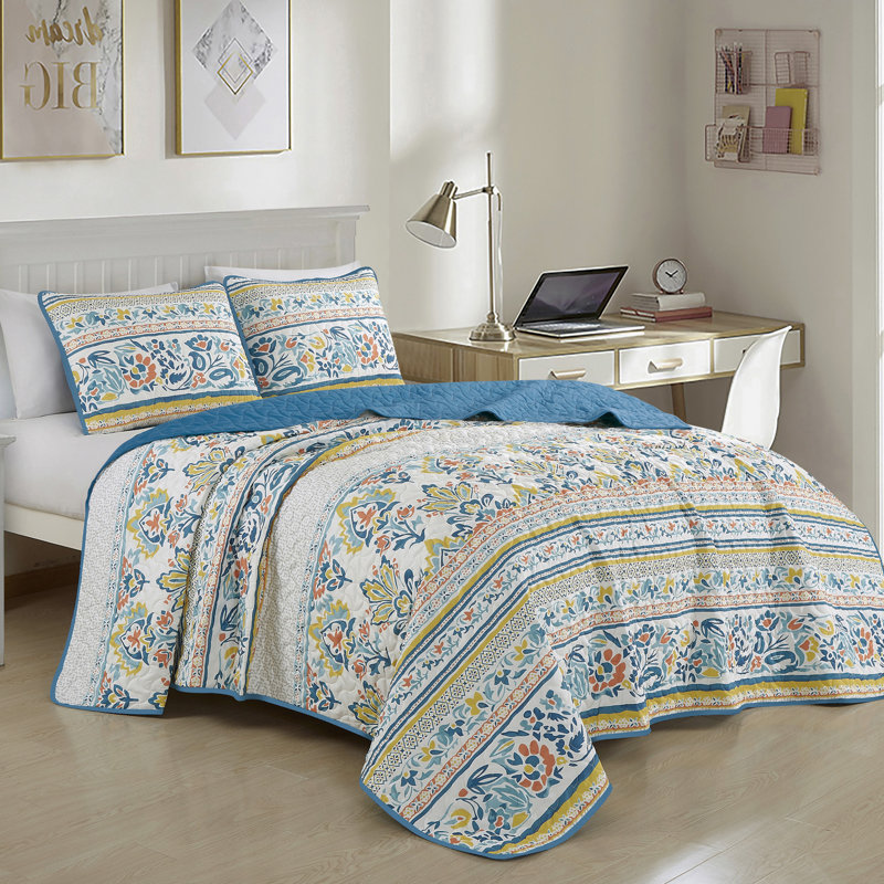 Blue Floral Print Quilted Reversible 3 Piece Bedspread Set,Queen, Queen Bedspread + 2 Standard Pillowcases