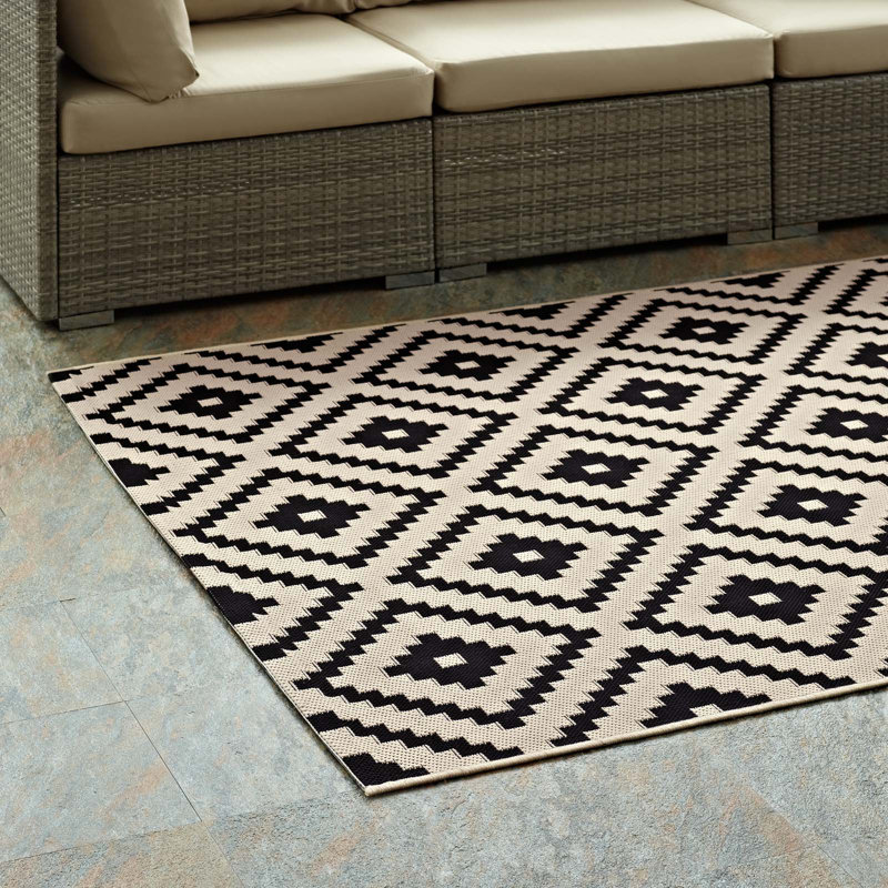 Black and Beige Geometric Diamond Trellis Indoor/Outdoor Area Rug