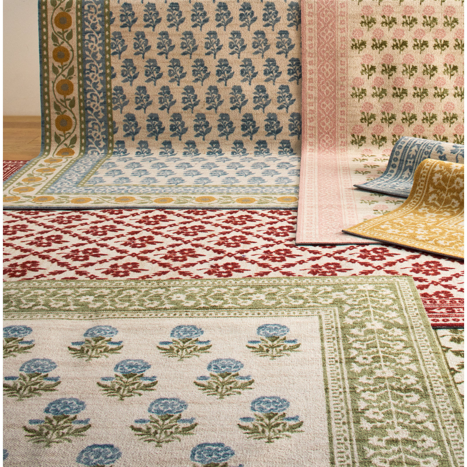 Anders Traditional Floral Wool and Nylon Multi Area Rug, Runner 2'3" x 7'6"