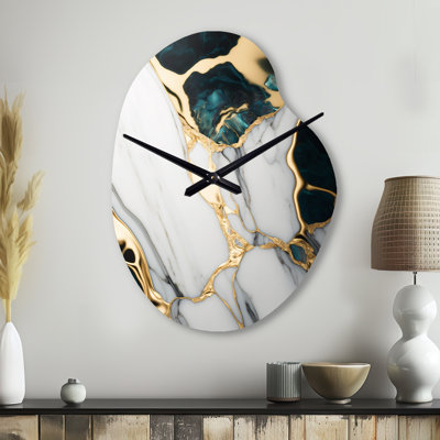 Horloge murale abstraite géométrique en marbre doré et vert I - marbre forme irrégulière, horloge murale asymétrique moderne