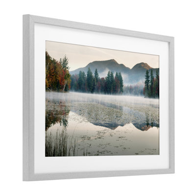 «Fall Foliage Circling Lake», reproduction encadrée sous verre, conception de Shelley Lake