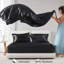 Drap simple de luxe 100% satin noir 4 pièces - froissé, doux et lisse, doux pour la peau, frisottis apprivoisé, 1 plat, drap-housse, taies d'oreiller, plat soyeux