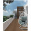 Chaise suspendue Simona en tissu vert et osier blanc