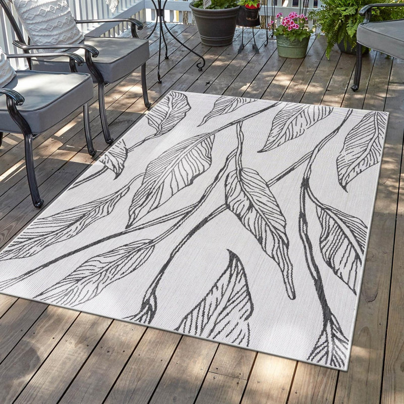 Firman Floral Indoor / Outdoor Rug, Rectangle 4'1" x 6'1"