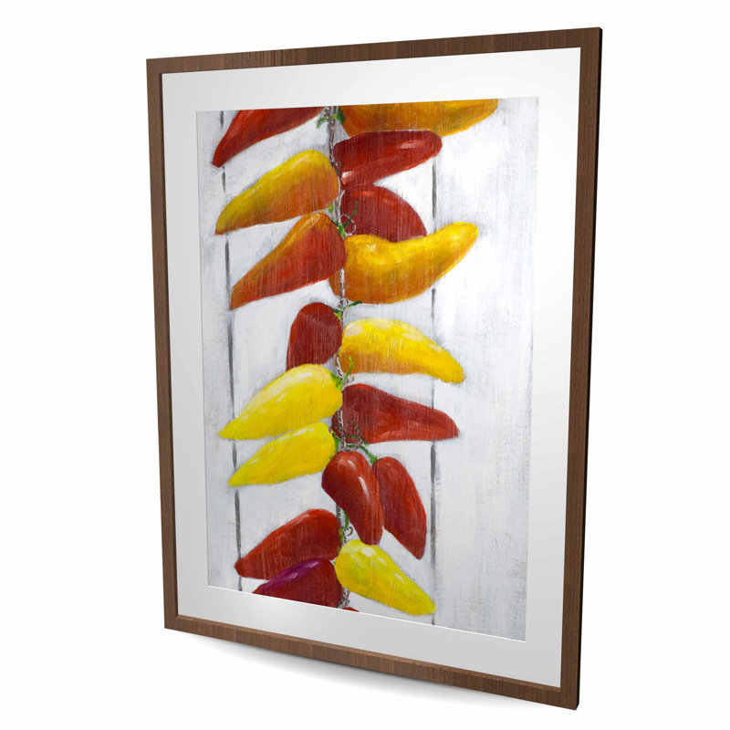 Corde de poivrons sur fond de bois - impression de nature morte