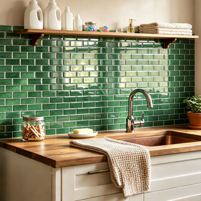 Carrelage mural 11,57 po x 8,35 po à motif de dosseret brillant vert forêt, auto-adhésif en vinyle pour cuisine et salle de bain, épaisseur 2 mm, couvre 6,71 pieds carrés