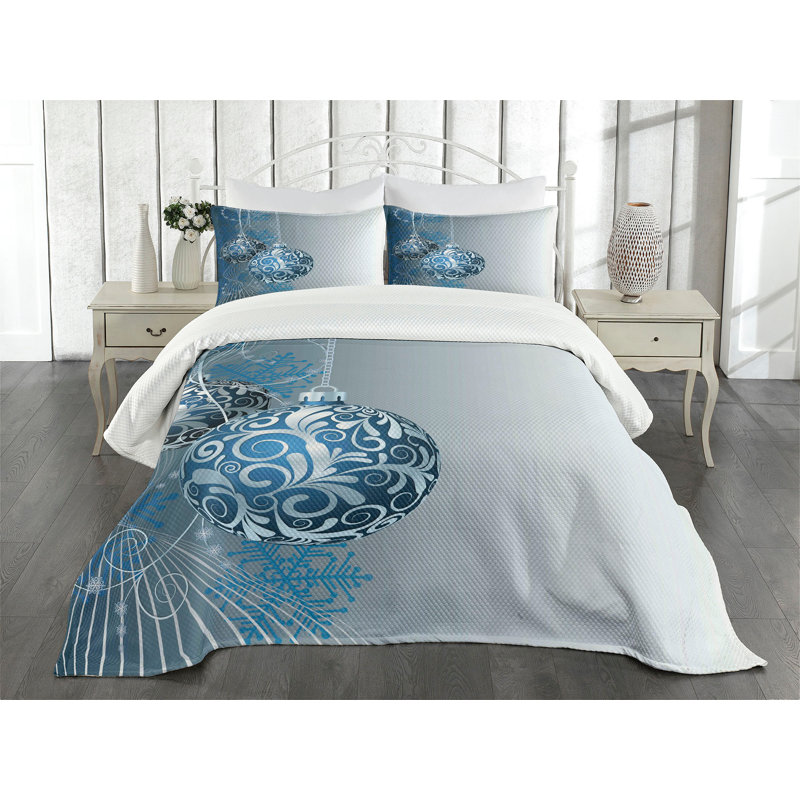 King White Quilted Bedspread Set with Blue Ornaments