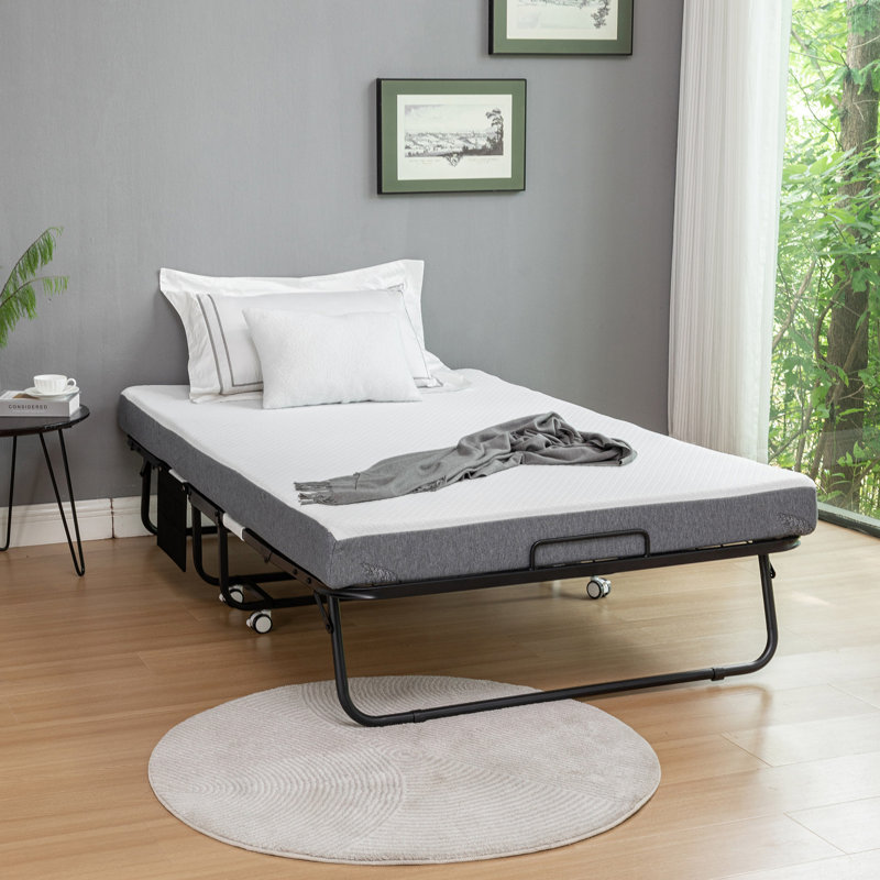 Lit pliant avec matelas en mousse douce: 75 po x 45 po, construction en métal, housse de rangement, structure confortable avec roulettes, portable