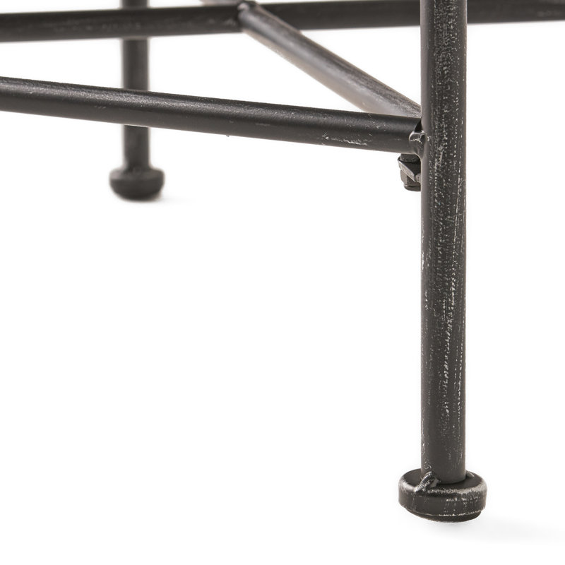 Table d'appoint de patio en fer noir brossé aspect argent, 42 cm (P) x 42,5 cm (L) x 40,5 cm (H), assortie aux chaises et tables basses, assemblage requis pour une utilisation extérieure, complète