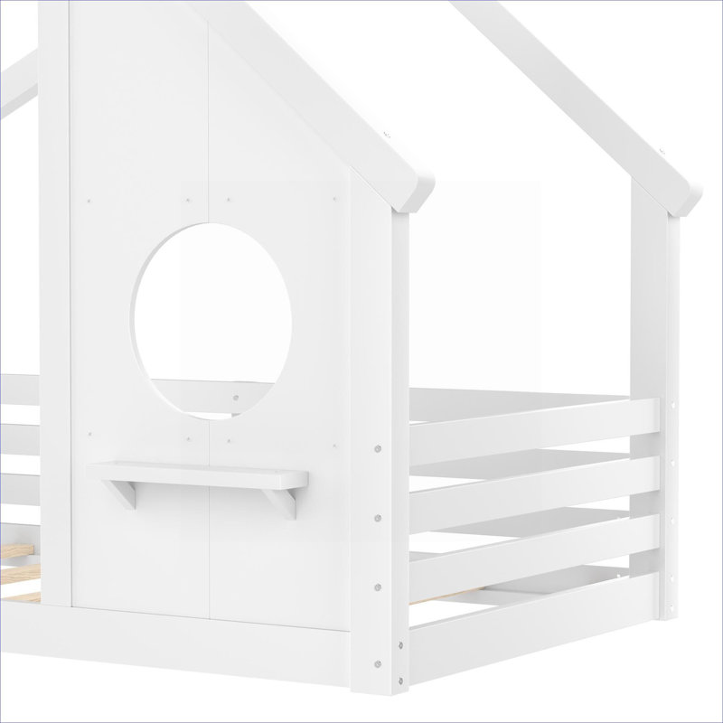 Lit plateforme simple, structure en forme de maison avec fenêtre intégrée et petite tablette, fabrication en bois aggloméré de pin, finition blanche