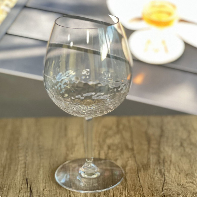 Verres à vin en plastique