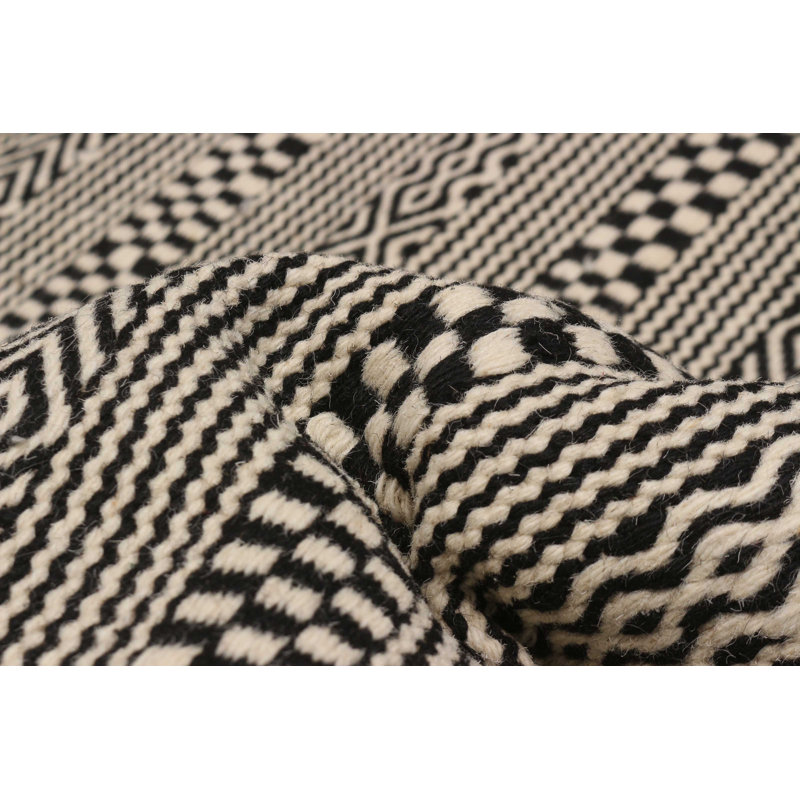 Nevada Black, Cream Kilim 5'0" x 8'0"