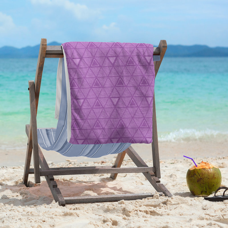 Serviette de plage classique à motif de triangles dessinés à la main, Rose foncé