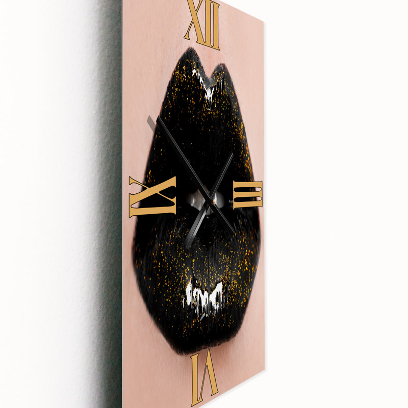 Gros plan sur la magnifique femme Lips I - horloge murale moderne, Grand