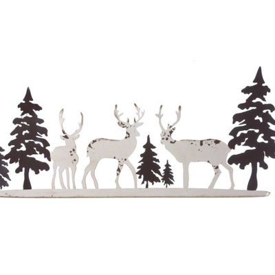Métal, cerf et pin