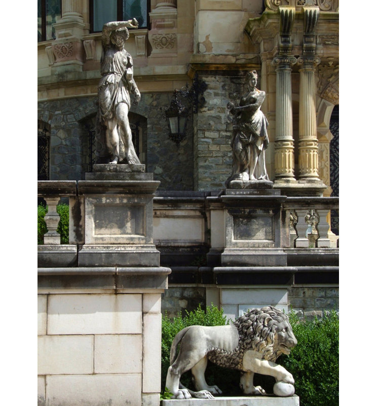 Jardins du château de Peles, H 18 po x l 13 po