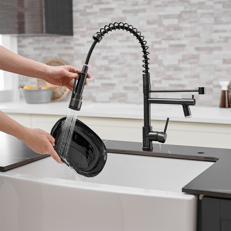 Robinet de cuisine rétractable à poignée simple avec accessoires