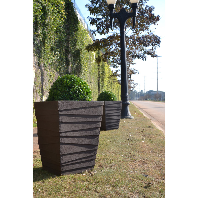 Pot à fleurs italien en polyéthylène, Café, H 19,7 po x l 14,2 po x P 14,2 po