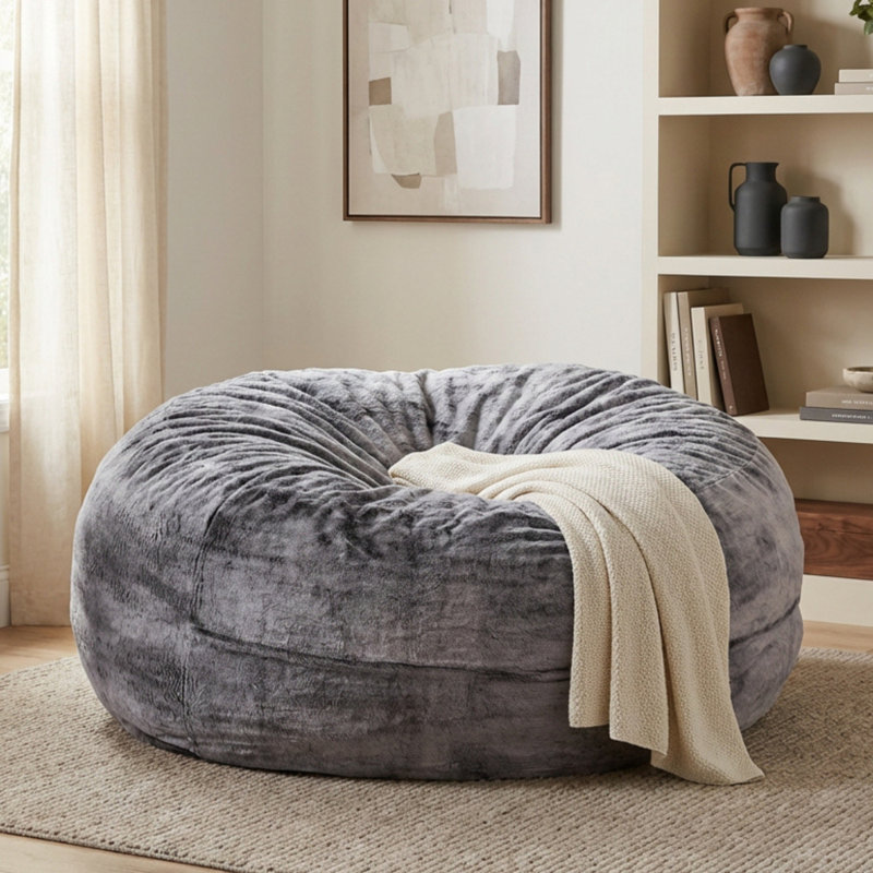 Fauteuil à billes Sealy® Bala, H 27 po x l 60 po x P 60 po, Fausse fourrure taupe