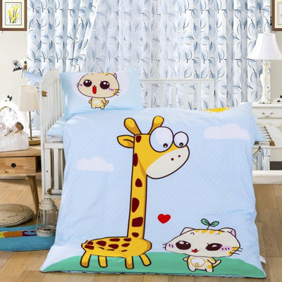 Auburn Reversible Animals Cotton Toddler Bedding Set