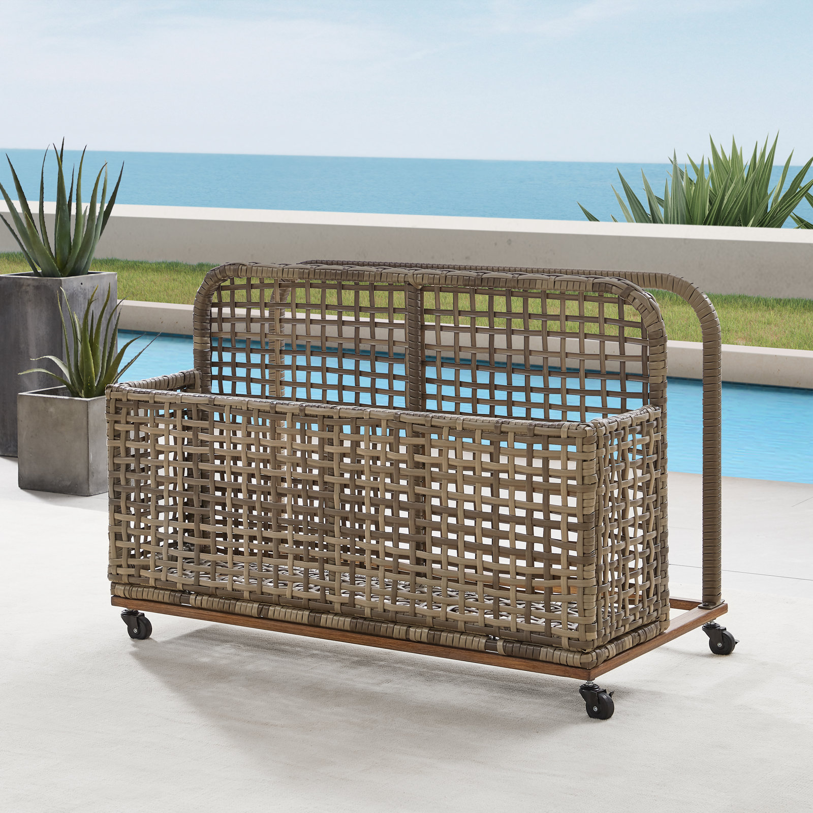 Broughton Water Resistant Towel Valet