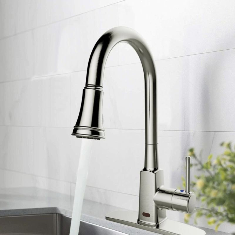 Tour de panneau de douche minimaliste avec jets de corps, douche à main et pomme de pluie