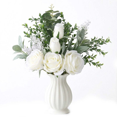 Faux fleurs avec vase, roses en soie artificielle dans un vase, arrangement de fleurs d'eucalyptus pour plante à domicile