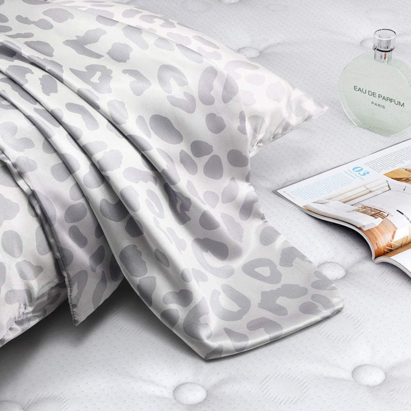 Grey Leopard Print Pillowcase Set With Envelope Closure, Standard