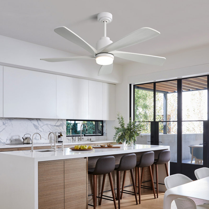 Ventilateur de plafond moderne de 52 pouces avec lumière DEL à intensité variable et 5 pales en bois massif avec moteur à courant continu réversible et télécommande