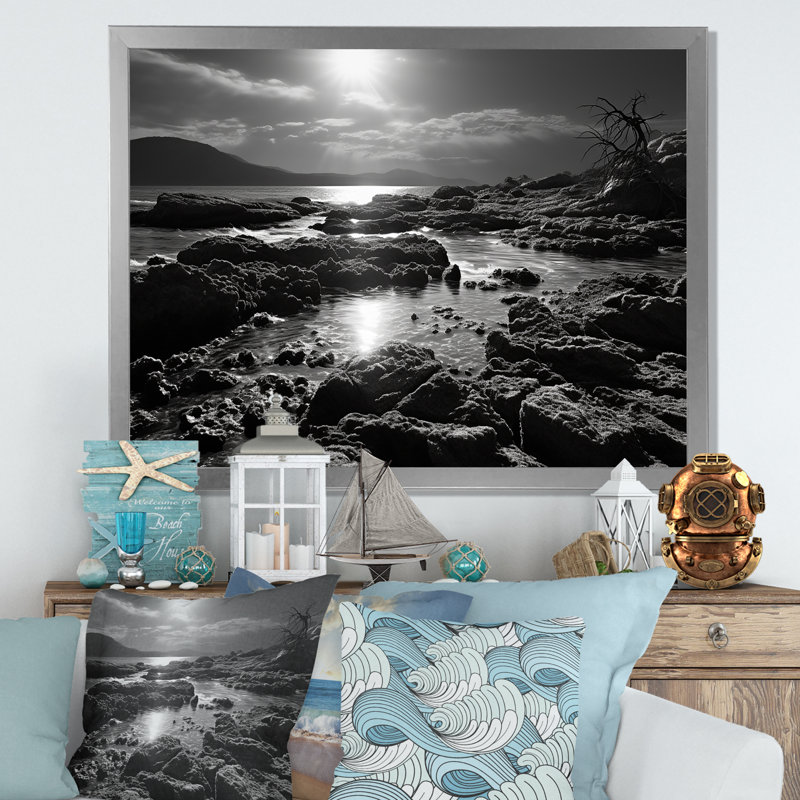 Plage rocheuse noire et blanche sur toile, H 12 po x l 20 po x P 1 po, Cadre photo argenté