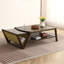 Table basse à quatre pieds avec rangement