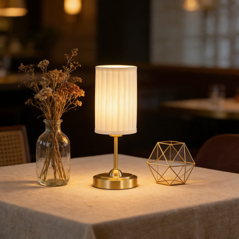 Lampe de table rechargeable sans fil avec abat-jour en tissu DEL - Lampe de bureau portable à contrôle tactile avec 3 niveaux de luminosité à intensité variable pour la chambre à coucher, le salon, le bureau et la veilleuse